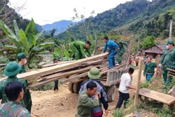 Nghệ An: Bàn giao đất tái định cư cho các hộ đồng bào Mông dựng nhà trước Tết