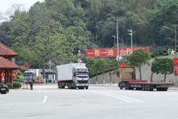 Lượng phương tiện thông quan xuất nhập khẩu qua Lạng Sơn tăng kỷ lục