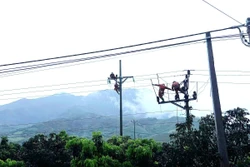 Đưa điện về 5 bản vùng lõm điện, lõm sóng miền Tây Nghệ An