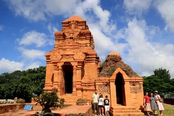 Khai thác giá trị văn hóa đồng bào Chăm trong phát triển du lịch bền vững