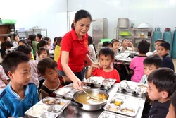 Tiếp thêm động lực cho học sinh vùng biên Tuyên Quang