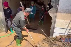 Mưa lũ đi qua, tình người ở lại
