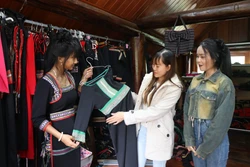 Đặt phụ nữ làm trung tâm phát triển kinh tế bền vững