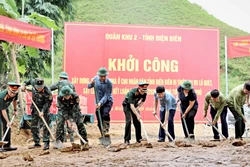Khẩn trương xây mới, sửa chữa nhà ở giúp người dân vùng lũ Điện Biên