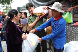 Gửi yêu thương đến đồng bào vùng lũ