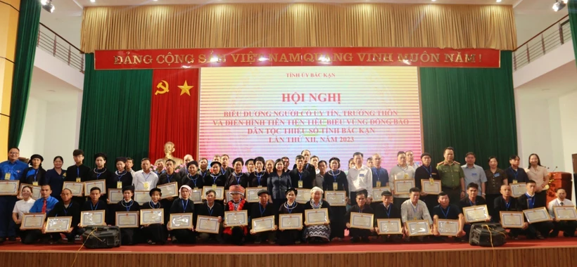 Bắc Kạn biểu dương người có uy tín, trưởng thôn và điển hình tiên tiến vùng dân tộc thiểu số