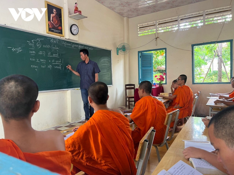 Trà Vinh thực hiện chính sách hỗ trợ xóa mù chữ