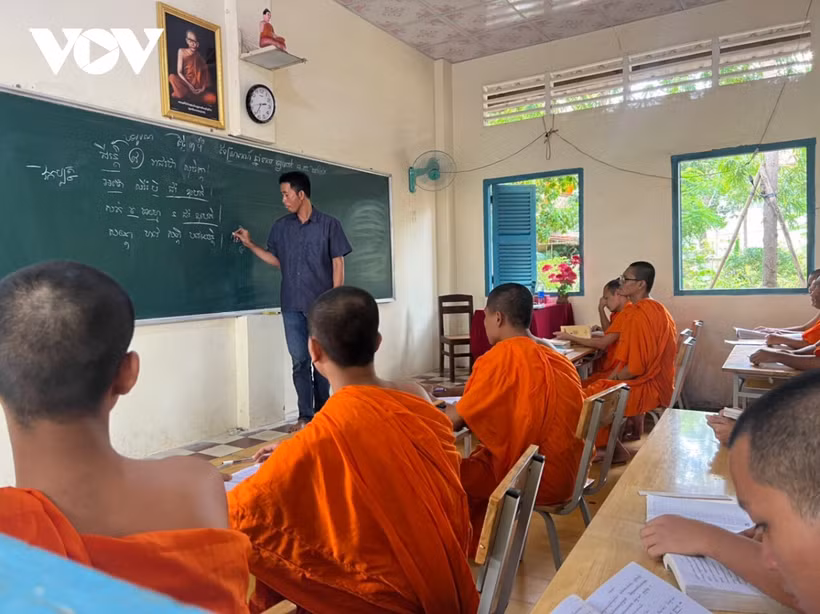 Trà Vinh thực hiện chính sách hỗ trợ xóa mù chữ