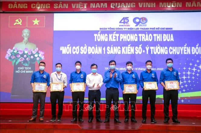 Đoàn thanh niên Tổng Công ty Điện lực TP. Hồ Chí Minh (EVN HCMC) tổng kết và trao thưởng phong trào “Mỗi cơ sở Đoàn 1 sáng kiến số, ý tưởng chuyển đổi số”. Ảnh: Thanh Vũ – TTXVN
