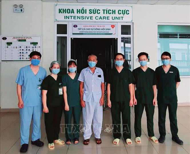 Bệnh nhân số 1045 được công bố khỏi bệnh ngày 22/9/2020. Ảnh: TTXVN phát