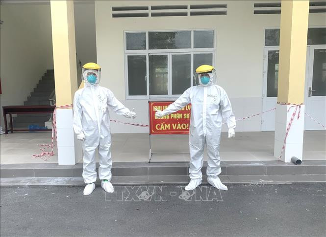 Các bác sỹ tại Bệnh viện Dã chiến số 2 – huyện Mang Thít, tỉnh Vĩnh Long. Ảnh: TTXVN phát.