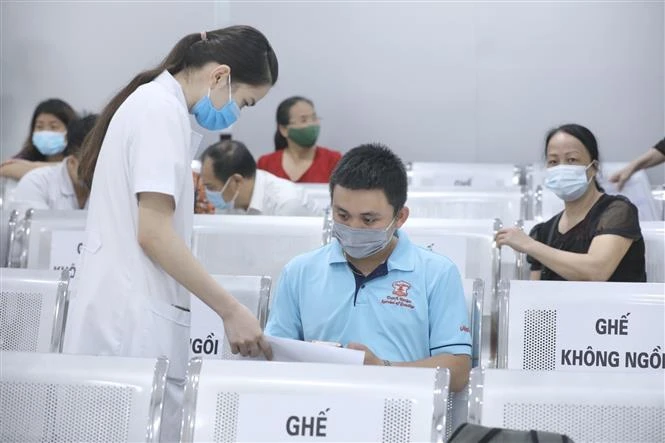 Hơn 240 tình nguyện viên tiêm thử nghiệm giai đoạn 3 vaccine Nano Covax