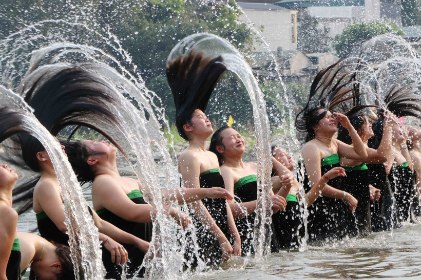 Độc đáo Lễ gội đầu của Người Thái Trắng 