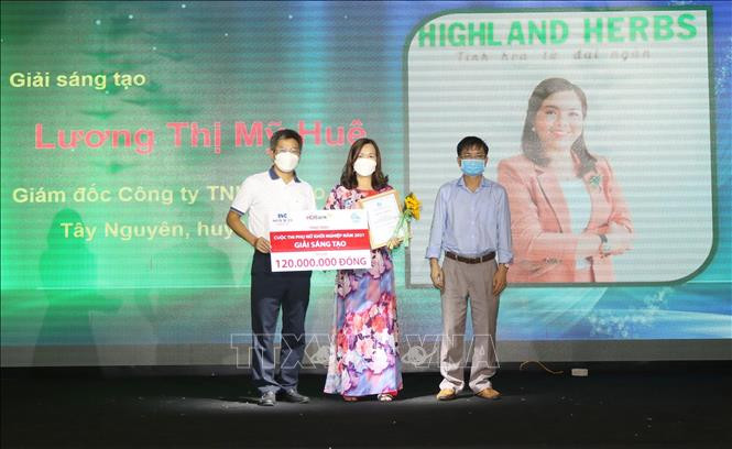 Dự án của chị Lương Thị Mỹ Huệ, Giám đốc Công ty TNHH Thảo dược Tây Nguyên (huyện Đăk Tô, tỉnh Kon Tum) đạt giải Nhì (giải sáng tạo) của Cuộc thi phụ nữ khởi nghiệp Quốc gia năm 2021. Ảnh: Dư Toán – TTXVN