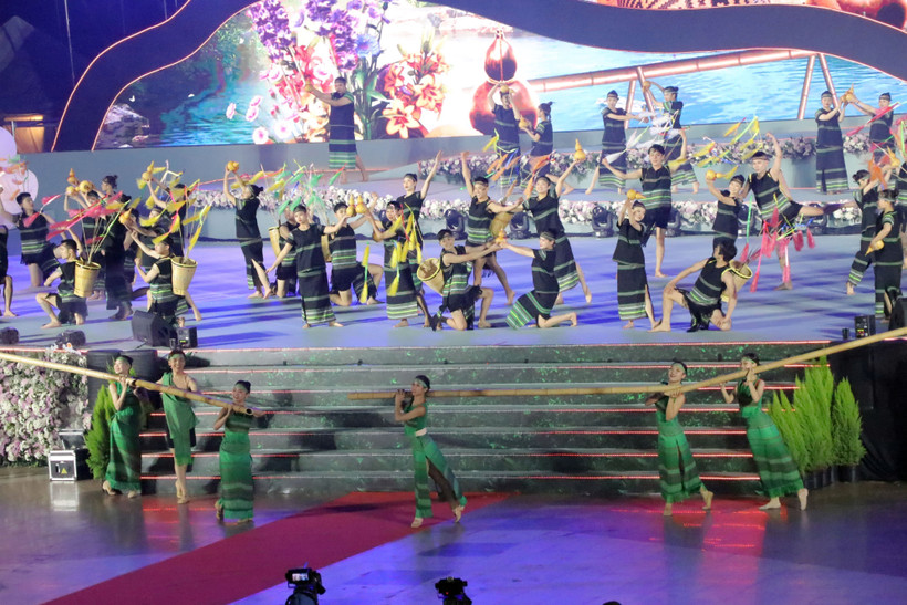 Phó Chủ tịch nước Võ Thị Ánh Xuân dự khai mạc Festival Hoa Đà Lạt lần thứ IX