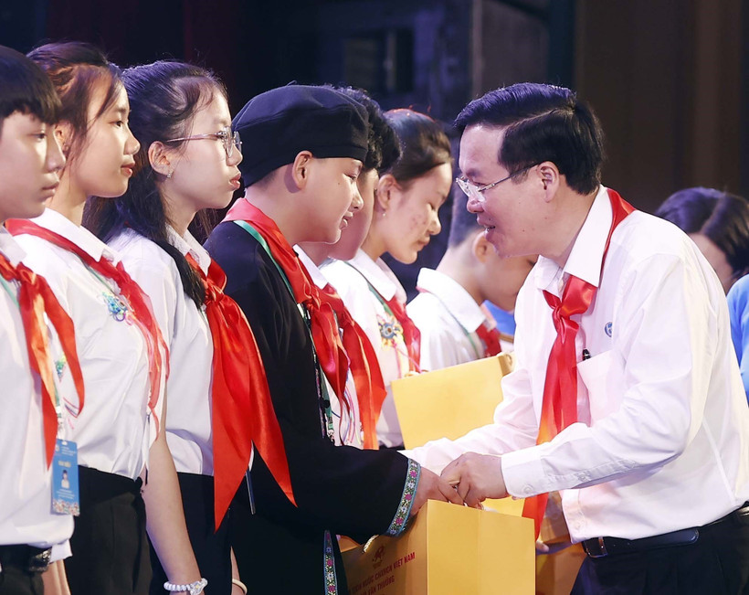 Chủ tịch nước Võ Văn Thưởng dự Lễ kỷ niệm 60 năm phong trào “Nghìn việc tốt”