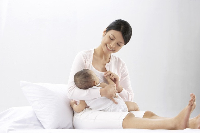 Nghiên cứu phát hiện vi nhựa trong sữa mẹ