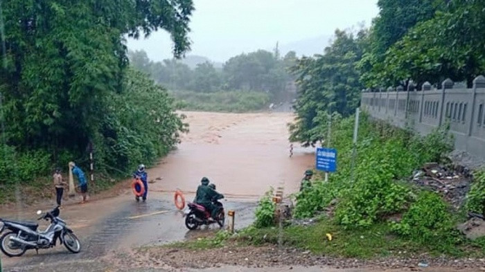 Mưa lớn khiến nhiều khu vực ở huyện miền núi Quảng Trị bị chia cắt. Nguồn: baogiaothong.vn