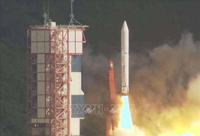 Phương tiện phóng Epsilon-5 rời bệ phóng tại Trung tâm Vũ trụ Uchinoura ở tỉnh Kagoshima, Nhật Bản. Ảnh: Đào Thanh Tùng/Phóng viên TTXVN tại Nhật Bản