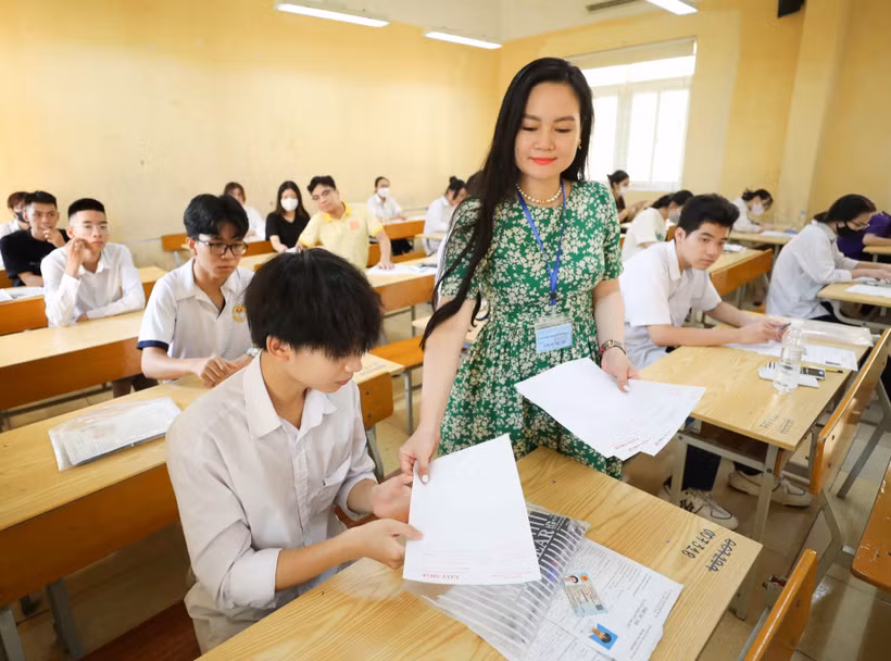 Thay vì thi 6 môn như hiện nay, từ năm 2025, Kỳ thi tốt nghiệp THPT chỉ còn 4 môn, trong đó có 2 môn bắt buộc và 2 môn tự chọn. Ảnh: Thanh Tùng - TTXVN