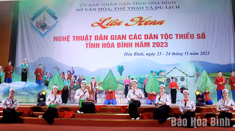 Tiết mục dự thi của đoàn thành phố Hòa Bình trong đêm khai mạc Liên hoan được đánh giá cao. Ảnh: baohoabinh.com.vn