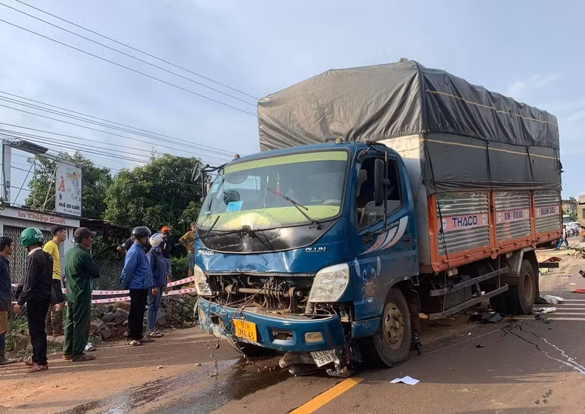 Xe tải tại hiện trường vụ tai nạn đặc biệt nghiêm trọng khiến 3 người tử vong ở Gia Lai. Ảnh: Quang Thái- TTXVN