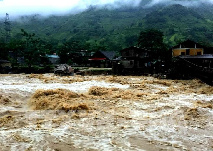Lũ ống bất ngờ trong đêm tại huyện Văn Bàn