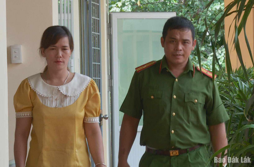 Đối tượng Hoàng Thị Lên tại cơ quan điều tra. Ảnh:baodaklak.vn