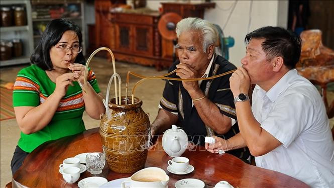Rượu cần của dân tộc S’Tiêng tại sóc Bom Bo, xã Bình Minh, huyện Bù Đăng, tỉnh Bình Phước. Ảnh: K GỬIH – TTXVN