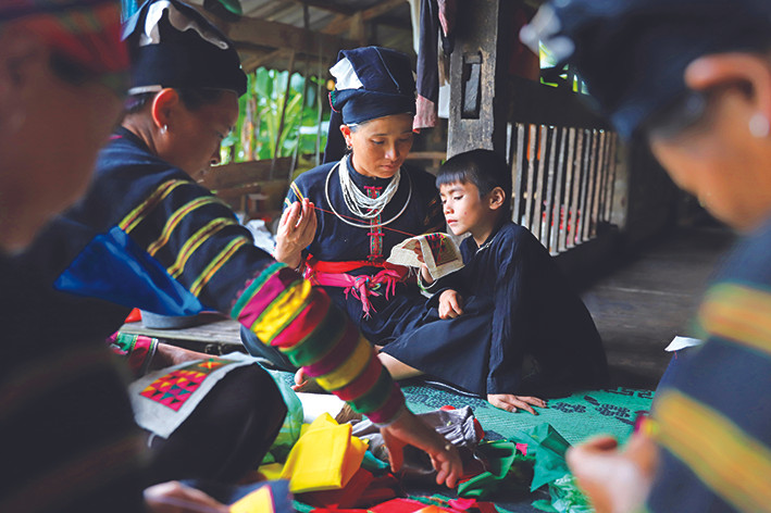 Thêu truyền thống, nét đẹp văn hóa đặc sắc của người Lô Lô ở xã Đức Hạnh, huyện Bảo Lạc (Cao Bằng). Ảnh: An Thành Đạt - DTMN