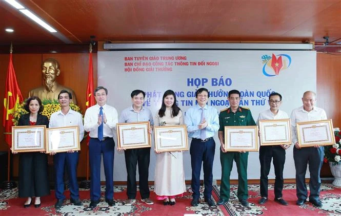 Tôn vinh những tác phẩm, sản phẩm thông tin đối ngoại có ý nghĩa và giá trị