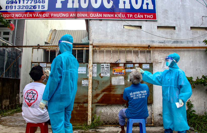 Việc lấy mẫu xét nghiệm tận nhà nhằm hạn chế tập trung đông người, tránh nguy cơ lây lan dịch bệnh