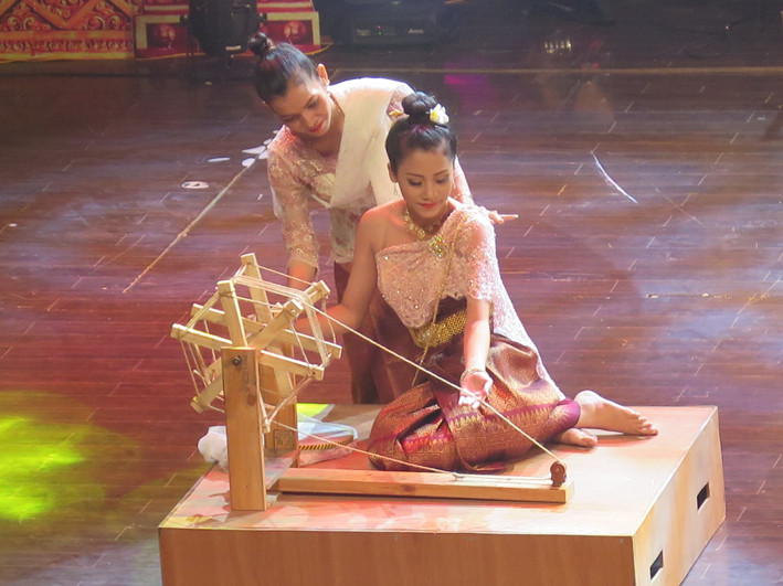 Những giá trị đạo đức trong gia huấn ca nữ vẫn luôn sâu sắc và ý nghĩa trong cuộc sống hôm nay. Ảnh: Yến Thanh