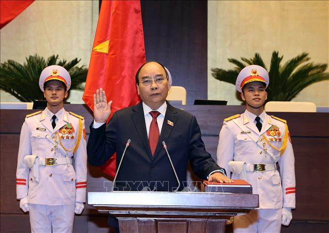 Chủ tịch nước Nguyễn Xuân Phúc tuyên thệ nhậm chức. Ảnh: Thống Nhất – TTXVN