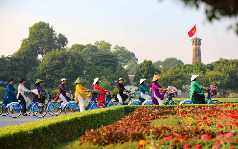  Áo dài kết nối du lịch và di sản Hà Nội