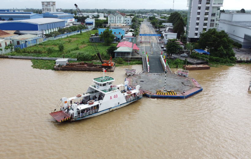 Người dân phấn khởi khi phà Vàm Cống "hồi sinh" sau hơn 4 năm dừng hoạt động