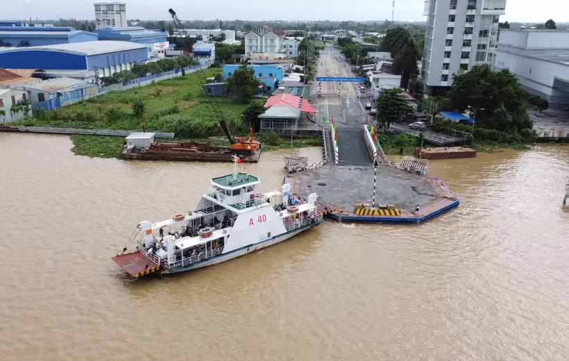 Người dân phấn khởi khi phà Vàm Cống "hồi sinh" sau hơn 4 năm dừng hoạt động