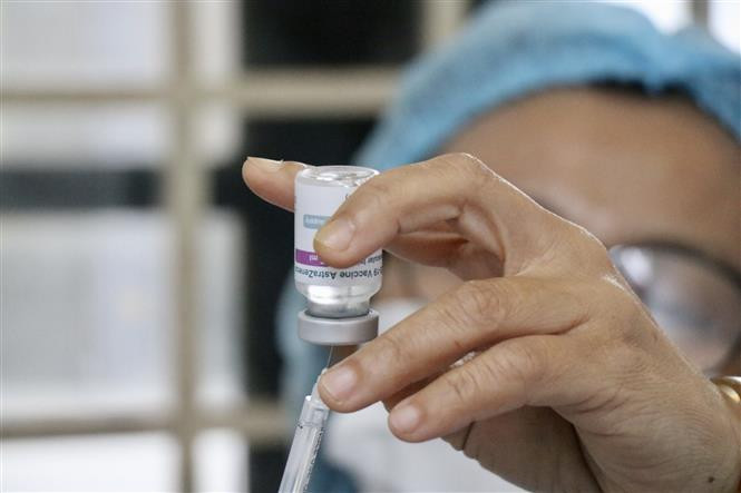 Dịch COVID-19: Hướng dẫn trường hợp trẻ đủ điều kiện hoặc thận trọng khi tiêm vaccine