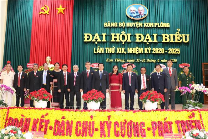 Đồng chí Nguyễn Xuân Thắng, Bí thư Trung ương Đảng, Giám đốc Học viện Chính trị Quốc gia Hồ Chí Minh, Chủ tịch Hội đồng Lý luận Trung ương dự đại hội Đảng bộ huyện Kon Plông, tỉnh Kon Tum. Ảnh: Cao Nguyên – TTXVN