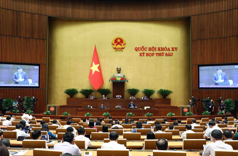 Bộ trưởng Bộ Kế hoạch và Đầu tư Nguyễn Chí Dũng giải trình, làm rõ một số vấn đề đại biểu Quốc hội nêu. Ảnh: Phạm Kiên - TTXVN