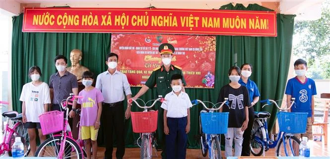 Tết Nhâm Dần 2022: Bộ Chỉ huy Quân sự tỉnh Bà Rịa-Vũng Tàu chăm lo Tết cho đồng bào dân tộc, người nghèo