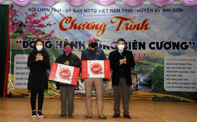 Mang Tết vui tươi, đầm ấm đến với nhân dân khu vực biên giới Sơn La