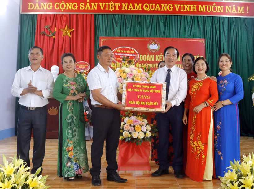 Phó Chủ tịch Trung ương MTTQ Việt Nam Ngô Sách Thực dự Ngày hội Đại đoàn kết tại Yên Thế, Bắc Giang