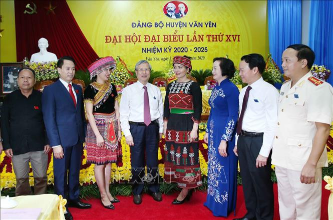 Đồng chí Trần Quốc Vượng, Uỷ viên Bộ Chính trị, Thường trực Ban Bí thư với các đại biểu dự đại hội. Ảnh: Phương Hoa – TTXVN