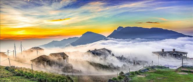 Mẫu Sơn trong mây. Ảnh: TTXVN phát
