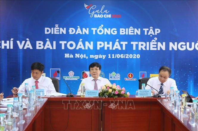 Đoàn Chủ tịch điều hành Diễn đàn. Ảnh: Thành Đạt – TTXVN