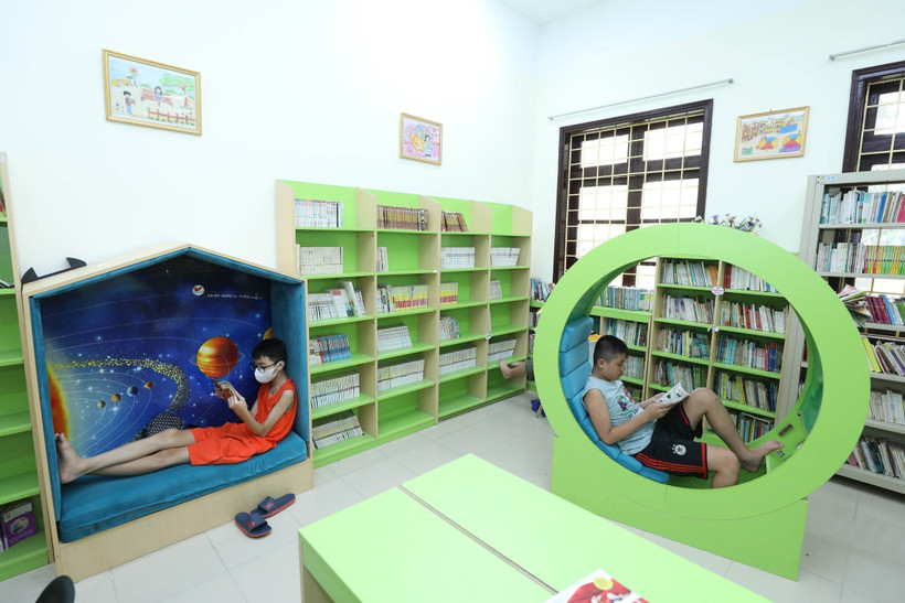 Không gian đọc sách sạch đẹp, bắt mắt, thu hút các em học sinh đến đọc sách tại Phòng thiếu nhi của Thư viện tỉnh Lạng Sơn. Ảnh: Anh Tuấn – TTXVN