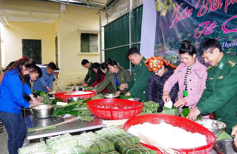 Ấm tình quân dân nơi biên giới Điện Biên