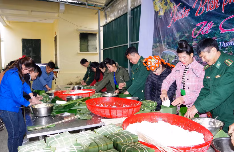 Ấm tình quân dân nơi biên giới Điện Biên