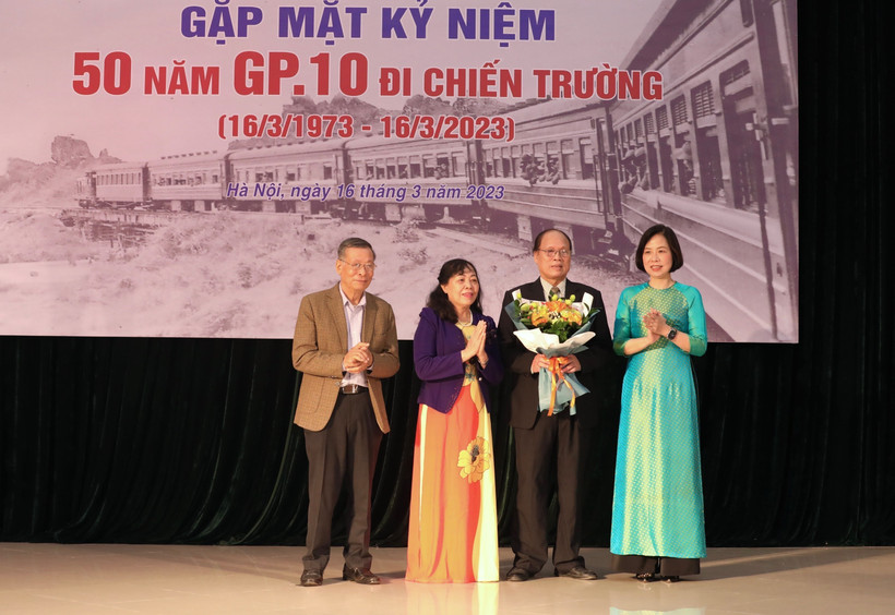 GP10 - “Thế hệ vàng” TTXVN kỷ niệm 50 năm “xẻ dọc Trường Sơn đi cứu nước”